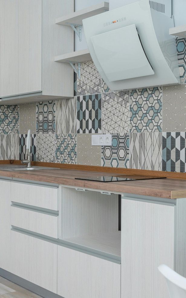 Tiled Swansea kitchen backsplash completed by Daffodil Tiling.